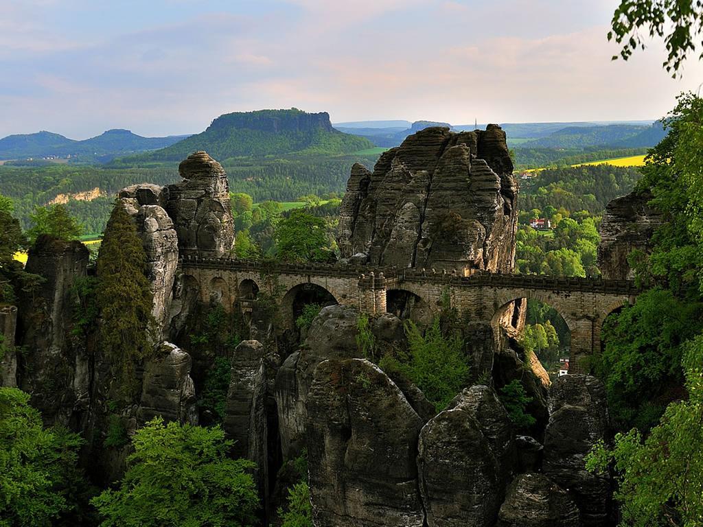 Privatzimmer Mit Aussicht Pirna Esterno foto
